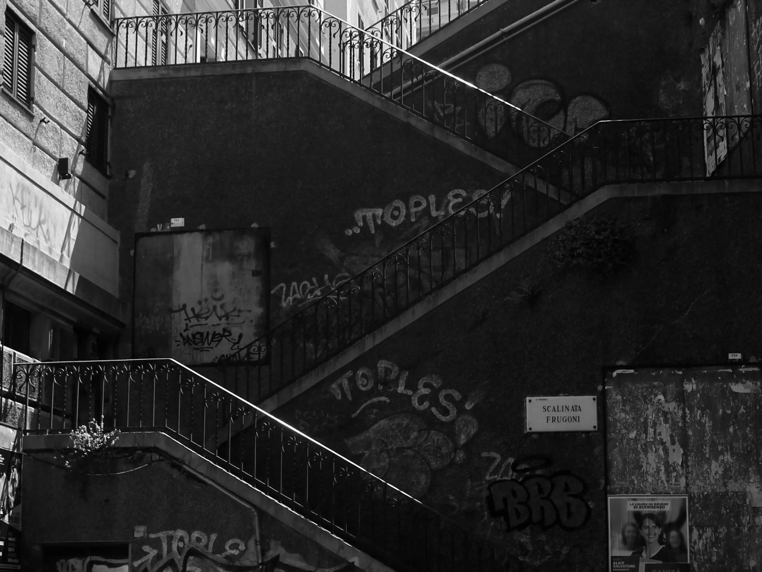Reflexo da Arte na Sociedade: Luzes, Sombras e Gestão